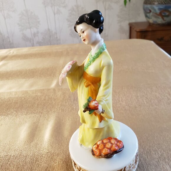 Vintage Japanese Geisha Porcelain Music Box 1960s Maruho Japan - Picture 7 of 14